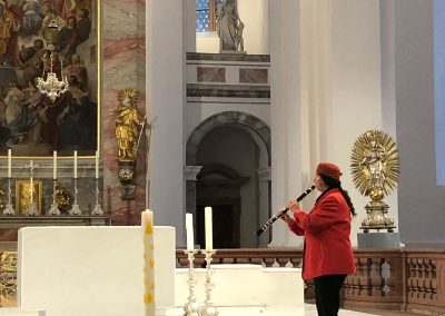 Irith Gabriely geht mit ihrer Klarinette auf Pilgerschaft – Church meets synagogoue!