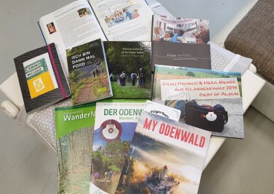 Tag der offenen Tür: der Büchertisch mit vielen Veröffentlichungen