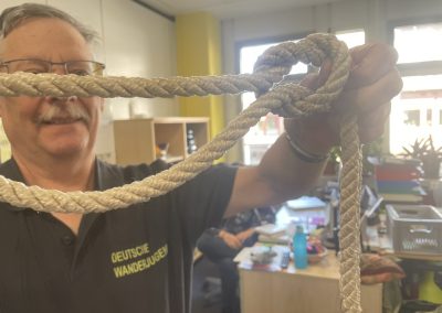 Über · leben: Die Knoten müssen sitzen!