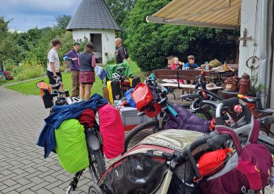 Familie Ehrhardt pilgert mit Rädern und Zelt
