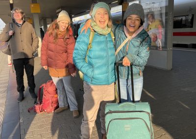 Unter · wegs nach Stuttgart: Bahn · steig Mannheim