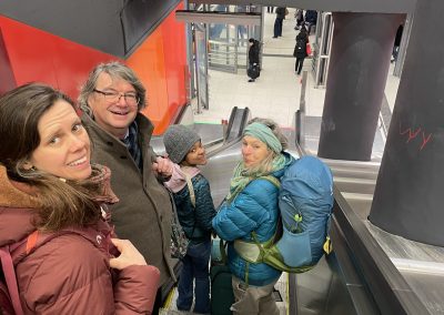 An · gekommen in Stuttgart: Roll · treppe zur U-Bahn