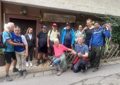 Ein munterer Start nach bester Versorgung bei Familie Arras in Lindenfels. Der Walzerschritt vom Abend schwingt noch mit.