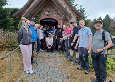 Mit gutem Segen in der Mooswiesenkapelle geht’s auf den Weg.
